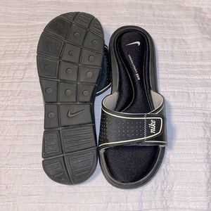 Nike Comfort Footed slide ons. Size 9. Black and white. Memory foam soles